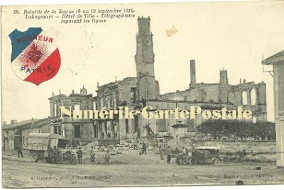 Laheycourt - L'Hôtel de ville en reconstruction après le bombardement